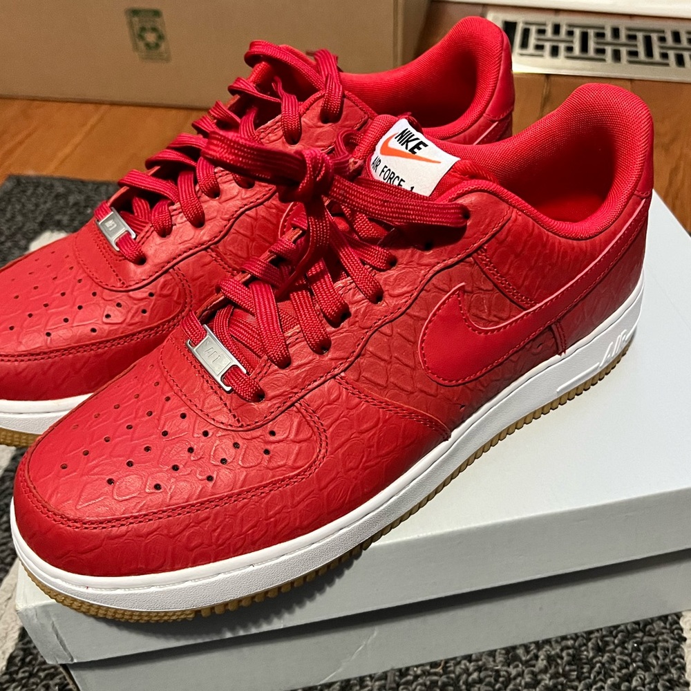 Like new Nike Air Force 1 shoes - men’s 9.5 University red